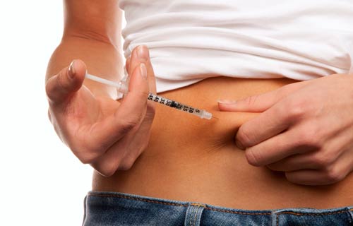 Diabetiker der giver sig selv insulinindsprøjtning